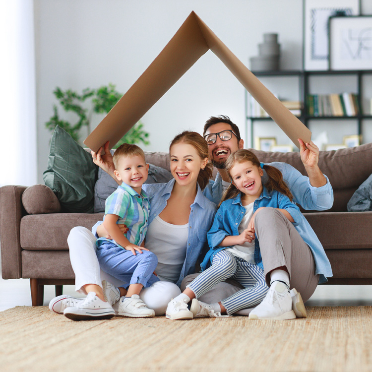 CHC Energía envió la campaña de email-marketing #YoMeQuedoEnCasa a todos sus clientes domésticos, en ella transmitíamos la importancia de permanecer en casa, junto con algunos consejos para ahorrar electricidad y ser más eficientes.