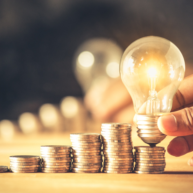 CHC Energía por segundo trimestre consecutivo, vuelve a reducir considerablemente los precios del segmento B2C del mercado libre, en esta ocasión, en todas sus tarifas. Estos nuevos precios permiten ayudar a encarar esta situación excepcional a nuestros clientes.