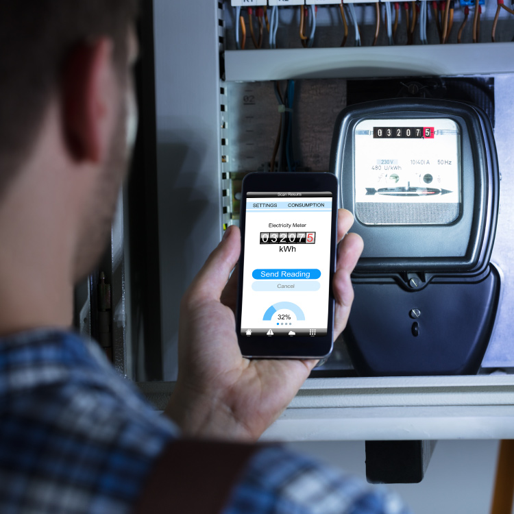 Un consumidor únicamente puede reducir o subir potencia una vez al año, sin embargo, con la actual coyuntura la mayoría de las distribuidoras han comunicado la posibilidad de reducir el término fijo durante el estado de alarma y aumentarla después sin penalizaciones.