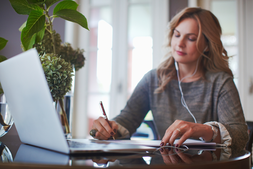 El pasado 7 de abril, celebramos una formación virtual sobre la nueva metodología de peajes, poniendo el foco en el cambio normativo, y la estrategia de aplicación, asesoramiento y comunicación de las nuevas tarifas del sector eléctrico.