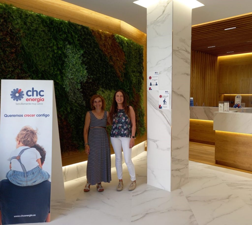 Este mes entrevistamos a Ana Caamaño, Mari Cruz Enríquez, Iago Domínguez y a Eva Martínez (Directora General) de la delegación Hidroeléctrica de Laracha Energía, los cuales nos explican entre otros aspectos, que diferencia a su delegación comercial del resto de competidores de su entorno. ¡No te pierdas la entrevista!