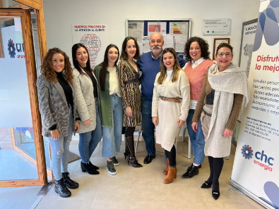 Entrevistamos a Vanessa Arana, responsable del departamento de ventas y a Manuela Rodríguez Vázquez, responsable del departamento de atención al cliente de la delegación comercial Cecsa Plus, situada en Almonte (Huelva). Nos han contado, desde su punto de vista, la importancia de tener una oficina presencial, así como las acciones que están llevando a cabo para la captación y recuperación de clientes. ¡Te animamos a leer la entrevista!