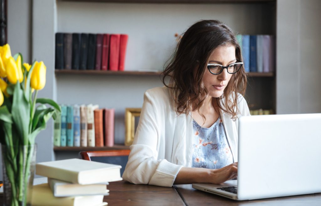 En esta sección del Boletín nos gustaría recordarte que tienes a tu disposición un Manual para realizar comparativas de facturas acogidas a PVPC en el simulador de CHC Energía.