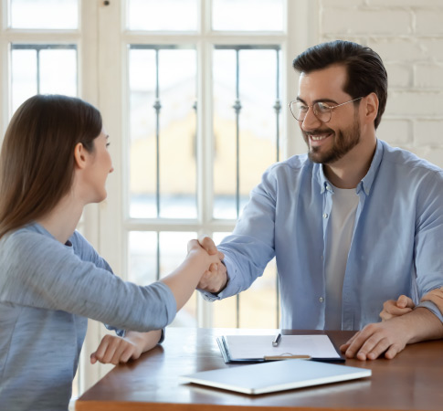 Gracias a los más de 350 profesionales que trabajáis en las delegaciones comerciales asesorando presencialmente a los más de 400.000 clientes de CHC Energía.