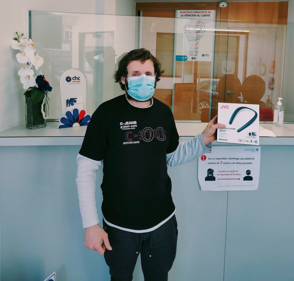 El pasado mes de marzo lanzamos un sorteo de unos altavoces Bluetooth de cuello.