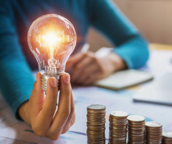 En mayo te informamos sobre la actualización de los cargos en el sistema eléctrico a los clientes del Segmento B2B de CHC Energía.