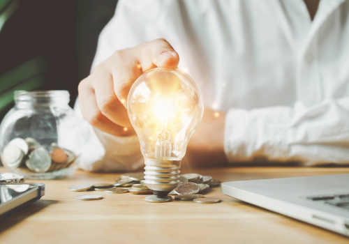 Aplicaremos los mismos precios que en el anterior trimestre, con el objetivo de proporcionar continuidad en sus productos de luz contratados.