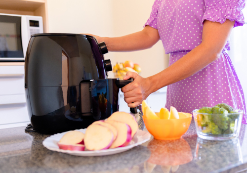 En el #BlogCHC detallamos cómo hacer recetas saludables ahorrando en la factura de la luz con la freidora de aire.