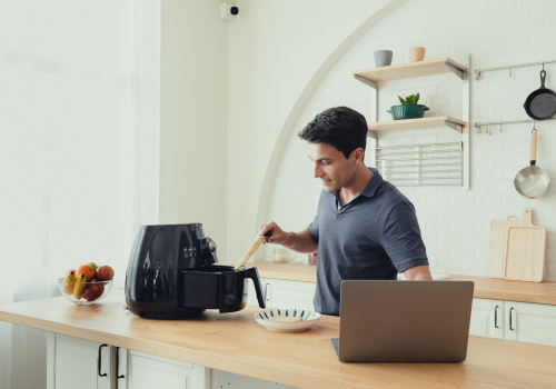 Durante los últimos 3 meses del año con el objetivo de incentivar los registros en nuestro programa de fidelización, sortearemos cada mes una AirFryer.