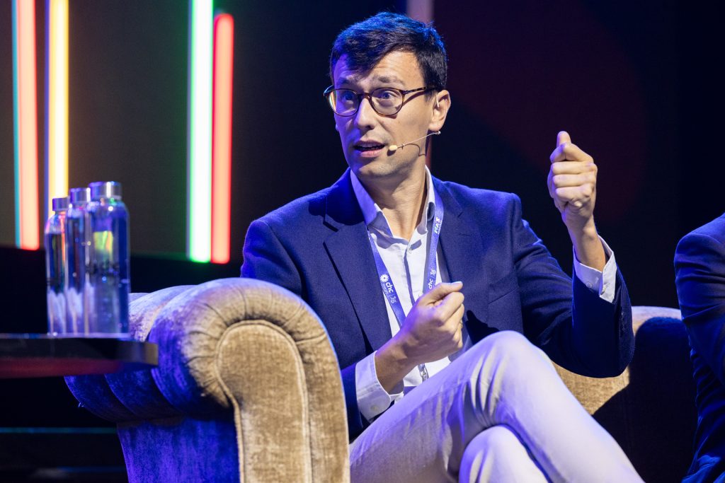 En CHC Energía, hemos dedicado esfuerzos significativos para diseñar y estudiar a fondo cada producto de nuestro portafolio, adaptándolos a las necesidades de nuestros clientes.